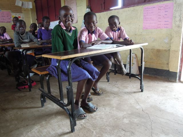 Nu startar vi tillverkning av 100 nya bänkar - som vi hoppas kunna sälja till skolor i området. Sponsorer är välkomna!