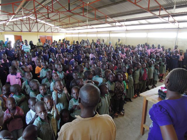 Ett hav av barn, föräldrar och personal!