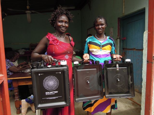 Eunice och Rachel med var sin Solvatten