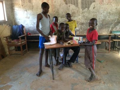 Pojkarna som bor på Loki Mixed under lovet, måste laga sin egen mat och kanske inte ser sina föräldrar förrän om några år!