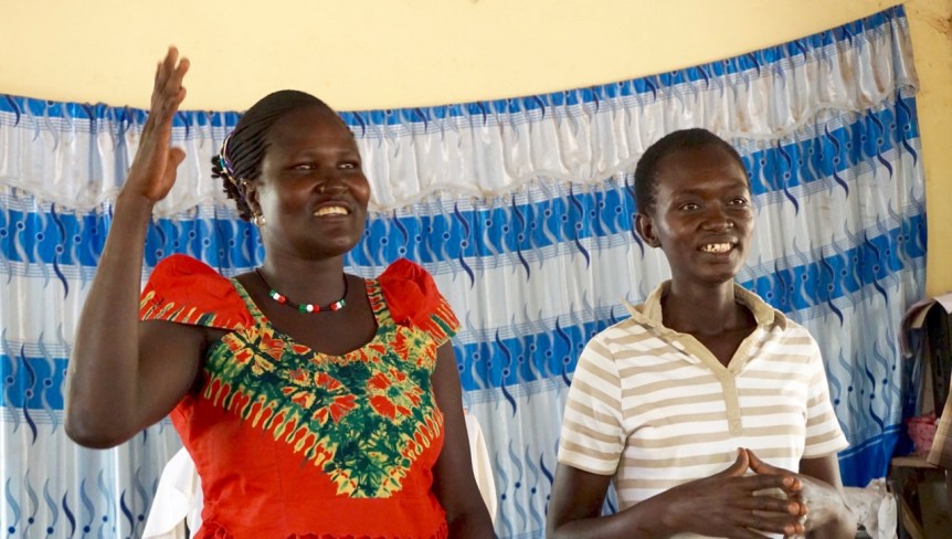 Rose, tolkad av Sara till höger. Hon siktar på gymnasiet nästa år!